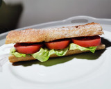Foto del paso 2 de la receta: Sándwich de pasta de aceituna, tomate y orégano
