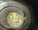 A picture of step 2 of Hot Garlic soup.