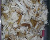 Foto langkah ke 1 dari resep Ayam Suwir Rica Kemangi.
