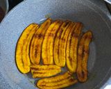A picture of step 3 of Pastelon aka plantain lasagna.