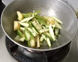 પરવળ બટાકા નું શાક (Parvar Bataka Shak Recipe In Gujarati) રેસીપી સ્ટેપ2ફોટો