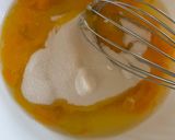 Hình bước làm 1 của món Creme Brulée
