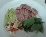 รูปขั้นตอนการทำที่ 1 ของ ข้าวผัดกะเพราแหนม