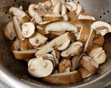 Foto del paso 2 de la receta: Quinoa con Shiitake, Portobello y Taquitos de Jamón
