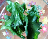 Foto del paso 4 de la receta: Ensalada de espinacas con tocino