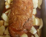 Kolbásszal töltött karaj, vele sült burgonyával recept fázis 6 fotója
