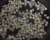Hình bước làm 3 của món Hến xào hành