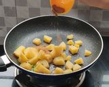 A picture of step 6 of Aloo makhana peanuts falihaar.