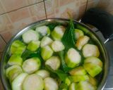 Foto langkah ke 3 dari resep Sayur Bening Gambas Bayam.