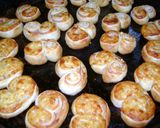 Foto del paso 7 de la receta: Palmeritas caseras con jamón y queso