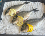 Foto del paso 3 de la receta: Dorada a la sal