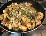 Foto del paso 1 de la receta: Pollo en salsa con patatas