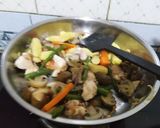 A picture of step 3 of Cheesy chicken and vegetable skillet.