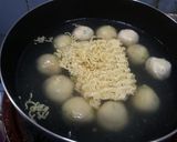 Foto langkah ke 4 dari resep Baso aci pedas kuah bumbu indomie.