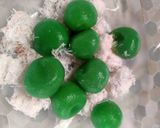 Foto langkah ke 4 dari resep Klepon Pandan.