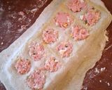 Foto del paso 5 de la receta: Ravioles de Jamón y queso con masa de acelga y salsa de cebolla y panceta