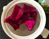 Foto langkah ke 2 dari resep Mpasi 6month bubur beras merah saus naga with ub + chia seed.