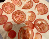 Foto del paso 2 de la receta: Hojaldre de tomate 🍅 calabacín 🥒 y mozzarella 🧀