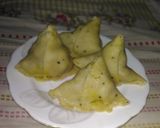 A picture of step 2 of Punjabi samosa.