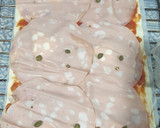 Foto del paso 3 de la receta: Pizza express con mortadela italiana, queso de crema camembert