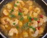 Foto langkah ke 5 dari resep Udang Tumis Mentega.