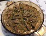 Une image de l'étape 10 de Bœuf aux oignons de roscoff sauce aux champignons.