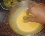 A picture of step 3 of Stuffed lauki pakauda.