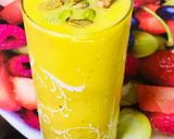 A picture of step 2 of Mangoes & pistachios milk shake.
