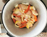 Foto del paso 3 de la receta: Muslitos asados en olla gm