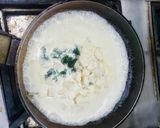 รูปขั้นตอนการทำที่ 3 ของ กุ้งผักโขมอบชีส (Baked prawns with spinach and cheese)