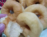 Foto langkah ke 4 dari resep Resep Donat Lembut Tanpa Kentang.