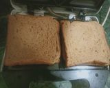 A picture of step 3 of Noodles toast.