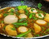 A picture of step 5 of Anday aloo curry.