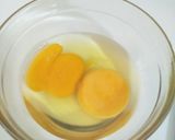Foto langkah ke 4 dari resep Menu Sarapan - Roti isi Kornet dan Telur.