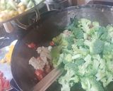 A picture of step 3 of Veg Thai Green Curry 🥗🌶️🧄.