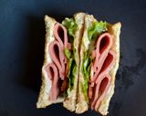 รูปขั้นตอนการทำที่ 4 ของ แซนด์วิชโบโลน่า 🥪