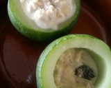 Foto del paso 8 de la receta: Calabacines rellenos de pollo y ciruelas