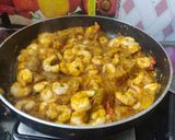 இறால் தேங்காய் பால் கறி(prawns coconut milk curry recipe in tamil) ரெசிபி ஸ்டேப் 4 புகைப்படம்