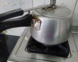 चने की भाजी काली उड़द दाल में साथ में मक्के की रोटी रेसिपी चरण 1 फोटो