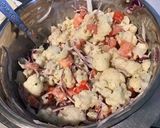 Une image de l'étape 10 de Salade de chou fleur aux tomates, oignon rouge et herbes aromatiques (sauce au fromage blanc).