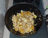 Foto langkah ke 2 dari resep Nasi Goreng Kunyit.