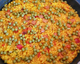 Foto del paso 8 de la receta: Arroz con pollo, salchichas y verdura