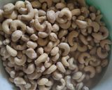 Foto langkah ke 1 dari resep Kacang Mede Goreng Gurih.