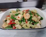 Foto langkah ke 6 dari resep Oseng buncis udang saos tiram.