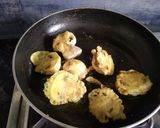 A picture of step 3 of Chilli garlic mushroom.