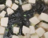 Foto langkah ke 1 dari resep Sup rumput laut.