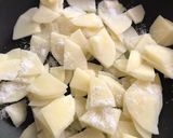 Foto langkah ke 2 dari resep Spicy Roasted Potato Masala.