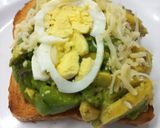 Foto del paso 1 de la receta: Avocado Toast con  Huevo y Queso con Salsa Ranch La Spezia