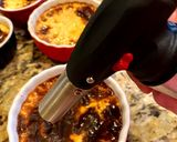 Hình bước làm 3 của món Creme Brulée