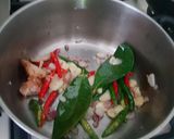 Foto langkah ke 2 dari resep 3 T tahu tempe telor masak kuning.